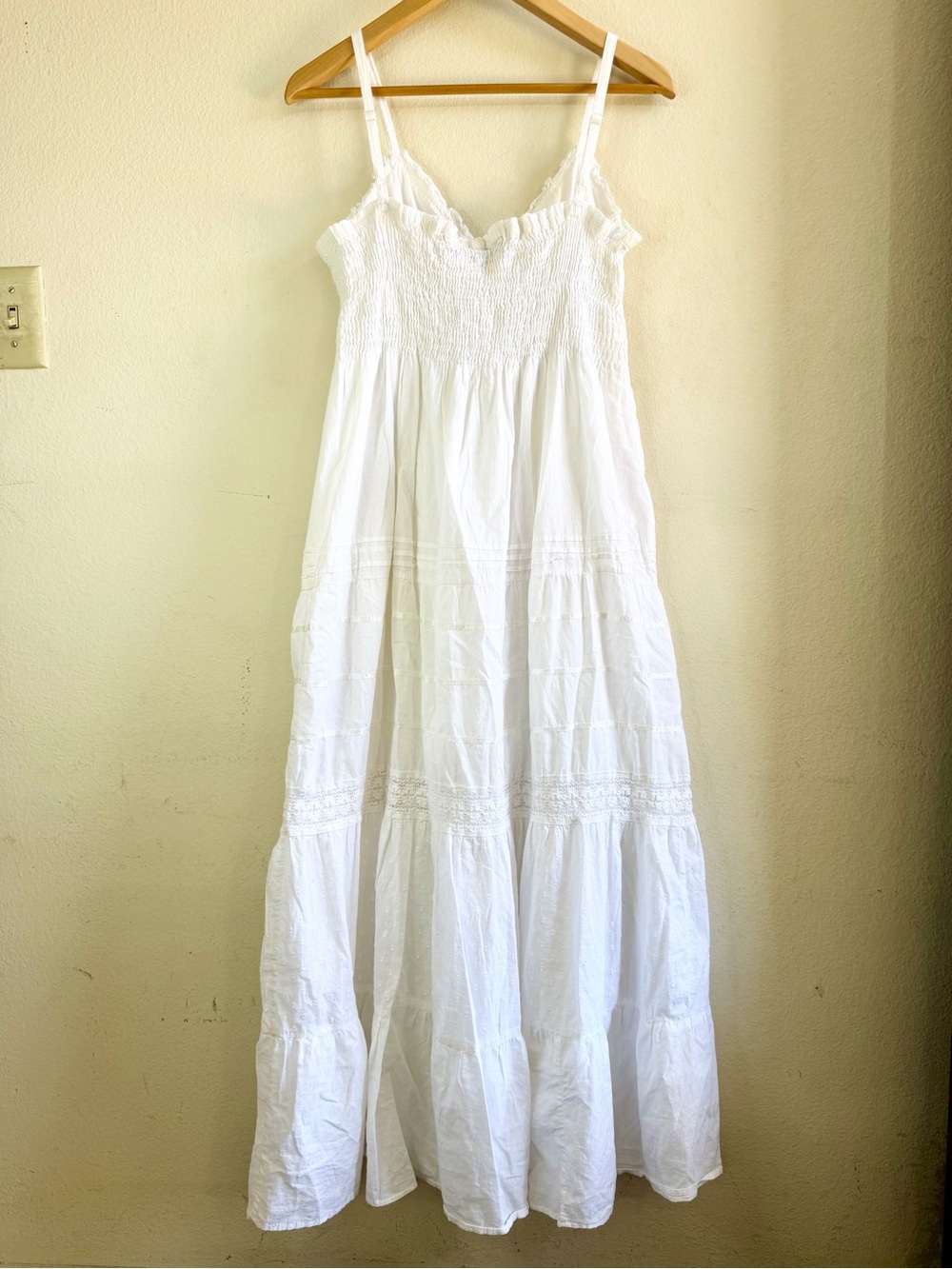 Speed Control White Smocked Knit Top with Brown Logo Tag - Picture 4 of 7